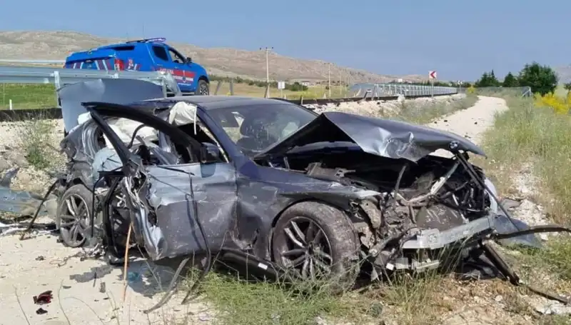 Sivas'ta Korkutan İki Trafik Kazası: 9 Yaralı Hastaneye Kaldırıldı