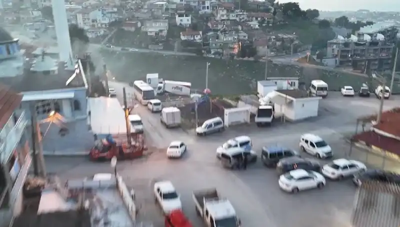 İzmir'de Suç Çetelerine Yönelik Dev Operasyon: 99 Gözaltı