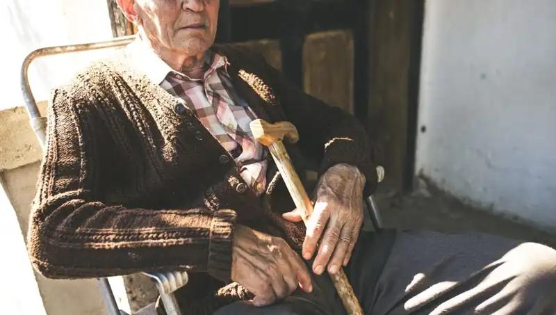 100 Yaşlıdan 16'sı Depresyonla Mücadele Ediyor: Yalnızlık ve İlgi Eksikliği Risk Faktörleri