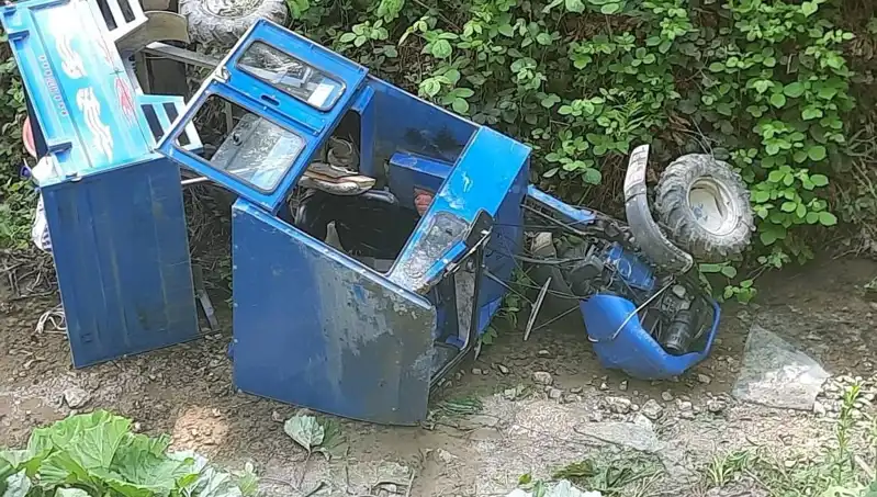 Kontrolden Çıkan Pat Pat Devrildi: İki Kişi Yaralandı!