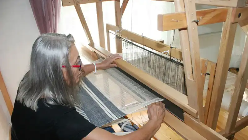 Eski Giysilerin İpleriyle Yaratılan Muhteşem Sanat Eserleri