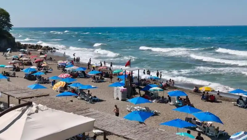 Akçakoca'da Denizde Yüzme Yasağı Uygulaması Başladı