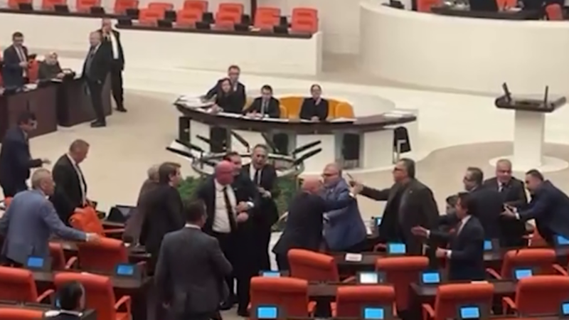 Meclis'te İsmet İnönü Tartışması: Eleştiriler ve Destekler Alevlendi