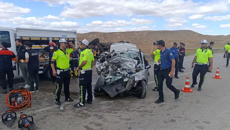 Yozgat'ta Faciaya Yol Açan Kaza: 3 Kişi Hayatını Kaybetti, 2 Yaralı