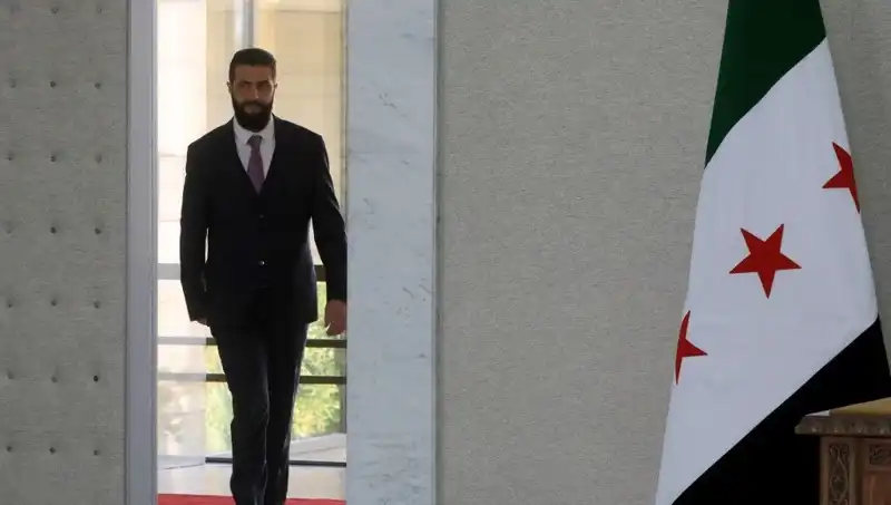 Paris'te Şara-Macron Zirvesi: Fransa’nın Yeni Suriye Planları Neler?