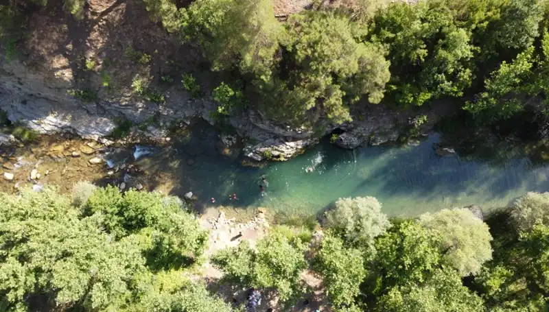 Adana’nın Sıcaklarında Yaylacılar Doğal Sularla Ferahlıyor