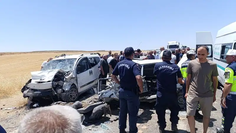 Otomobil ve Hafif Ticari Araç Feci Çarpıştı: 4 Kişi Hayatını Kaybetti
