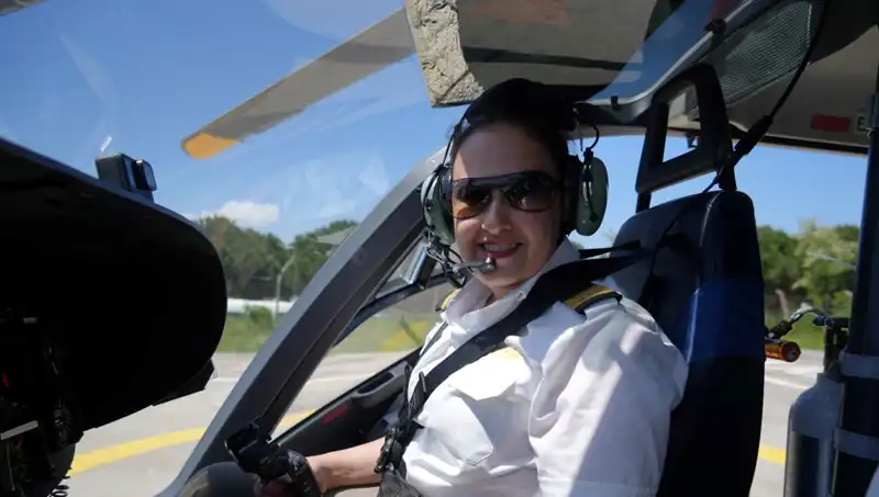 Türkiye’nin Tek Kadın Ambulans Helikopter Pilotunun Başarı Hikayesi