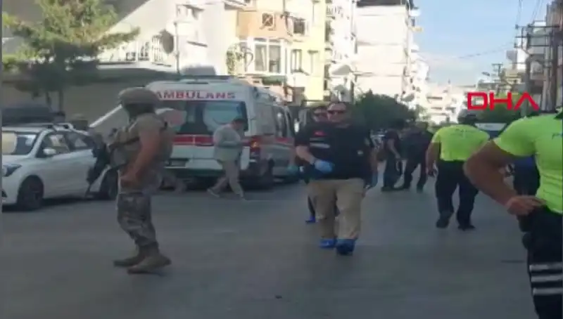 İzmir'de Karakola Düzenlenen Silahlı Saldırıda İki Şehit, Bir Yaralı
