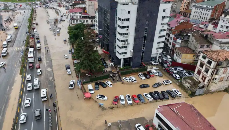 Trabzon'da Felaket: Sel Sonrası Çamurda Arama Kurtarma Çalışmaları Başladı