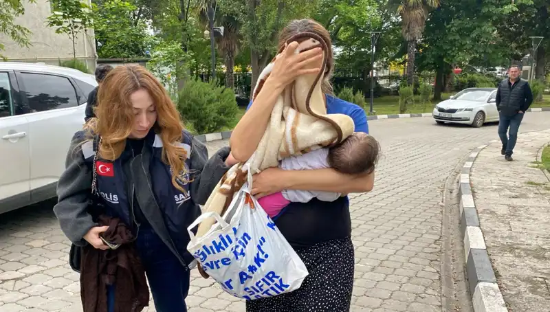 Hırsızlık Yapan Kadın, Evlerdeki Gizli Ayrıntılarıyla Yakalandı!