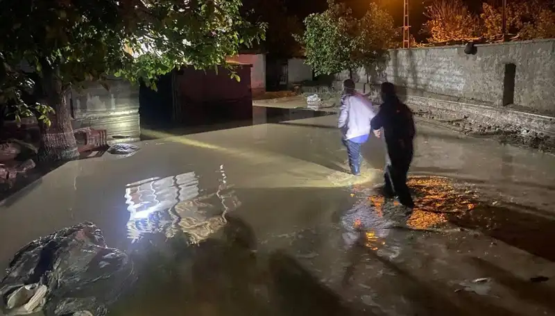 20 Dakikalık Şiddetli Yağışın Ardından Gelen Sel Felaketi