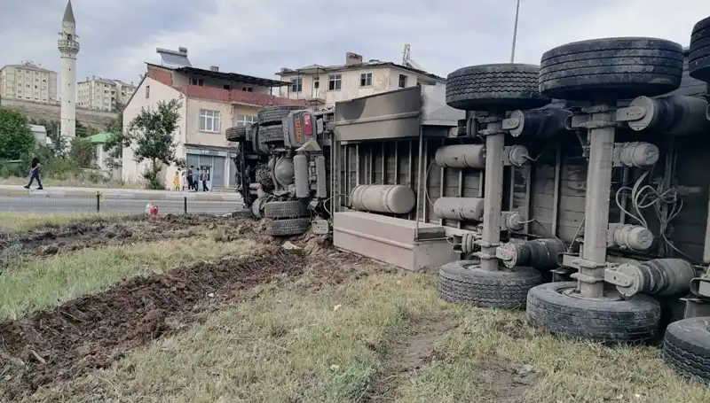 Erzurum'da Freni Boşalan TIR'ın Saldırısı: Can Kaybı ve Yaralılar