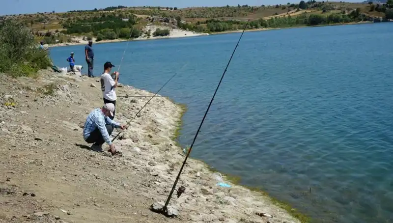 Kafesler Patladı! Baraja Koşan Kalabalık Neden Gözlerimizin Önünde?