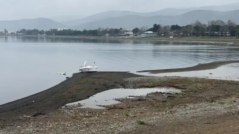 İznik Gölü'nde Kuraklık Alarmı: Yağmurlara Rağmen Suyun Seviyesi Düşüyor