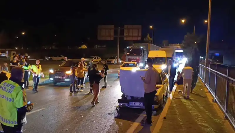 Otoyolda Geri Dönüş Kazası: İkisi Çocuk, Dört Yaralı!