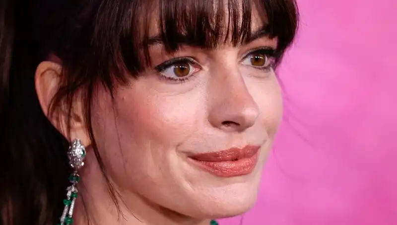 Hollywood Ünlüleri Yüzlerine Neden Ölü Deri Enjekte Ediyor?