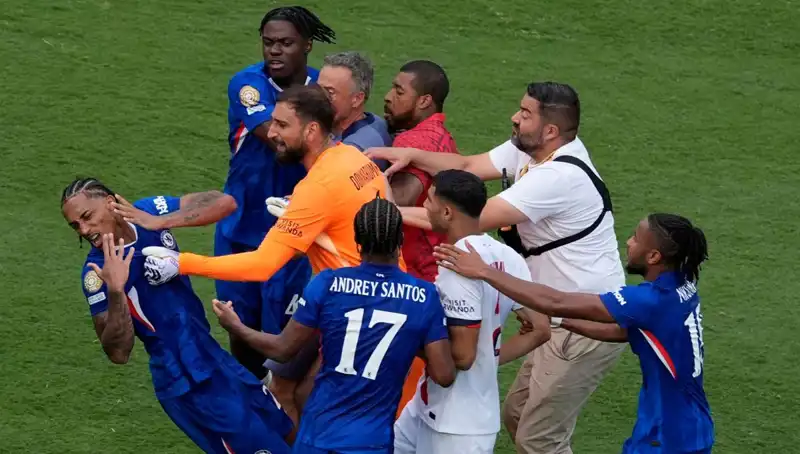 Dev Finalde Şok: Teknik Direktörden Futbolcuya Yumruk İddiası