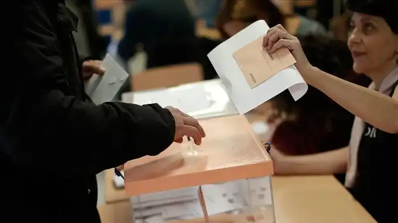 İspanya'da Sosyalistler İkinci Seçim Hezimetini Yaşadı: Neler Oluyor?