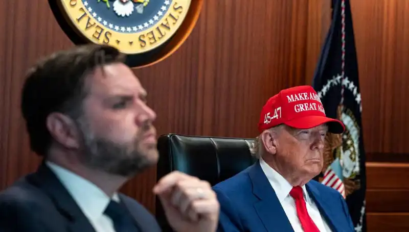 Trump'ın Azil Tasarısı Neden Reddedildi? Siyasi Dengeler Değişiyor!